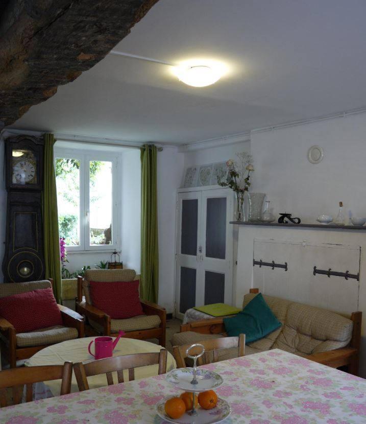 Les Miquelots Bed and Breakfast Pont-d'Ouilly Exteriör bild
