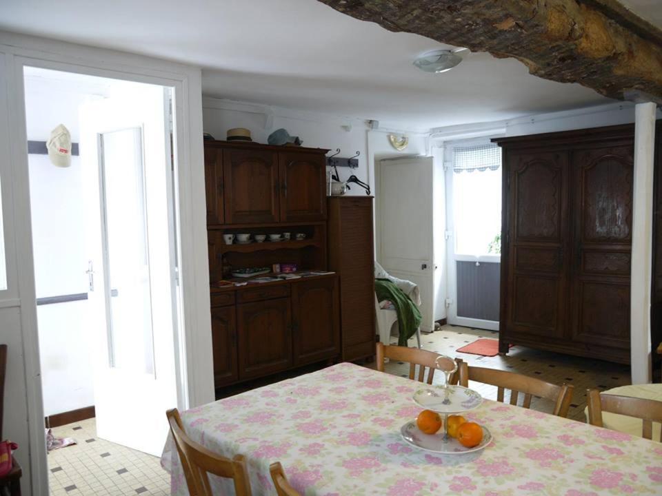 Les Miquelots Bed and Breakfast Pont-d'Ouilly Exteriör bild